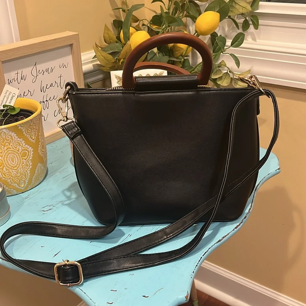 Love Trove 💗 Vegan Handbag + Crossbody, Black, EUC - Picture 3 of 9